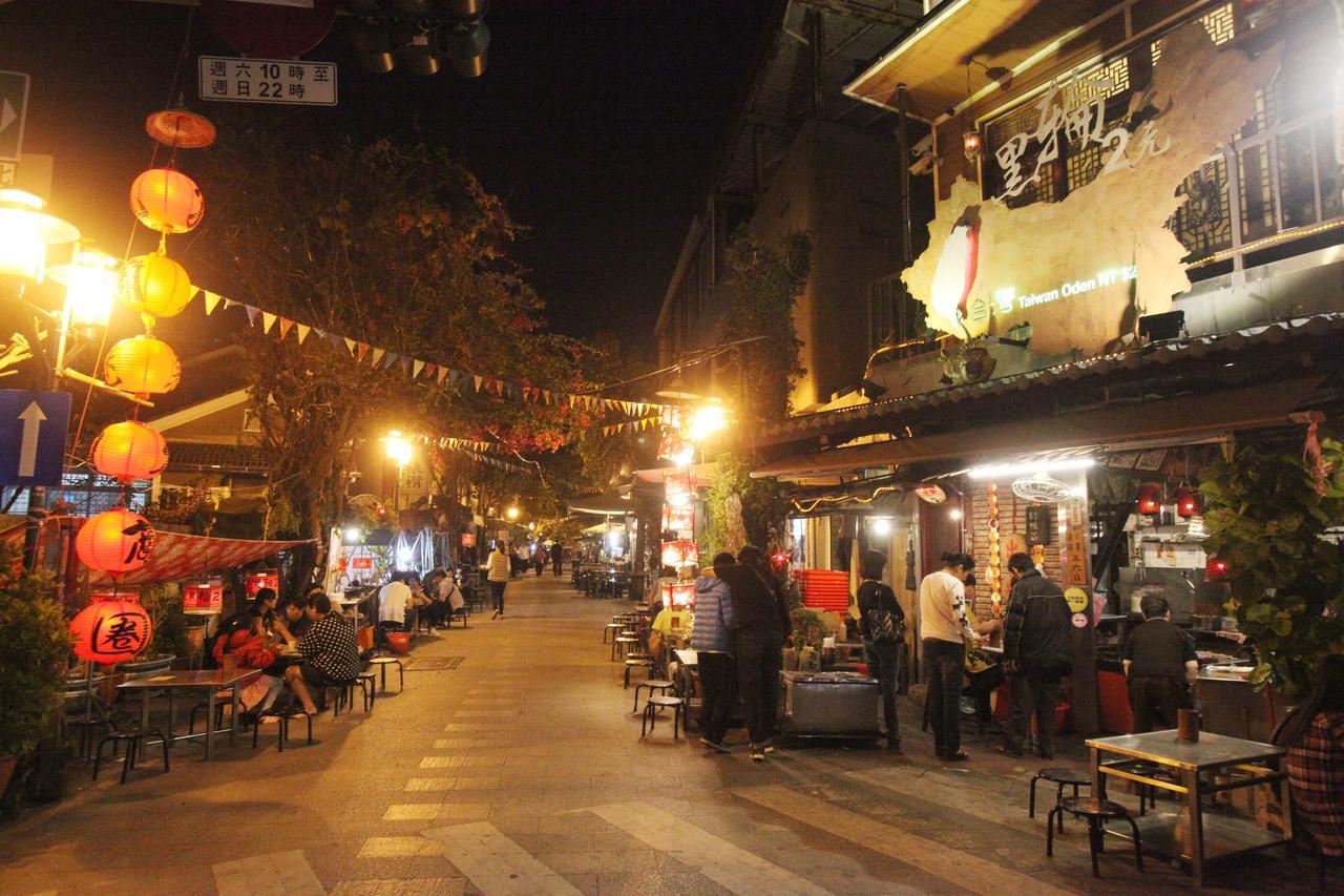 Wide Angle Hostel Tainan Exterior foto